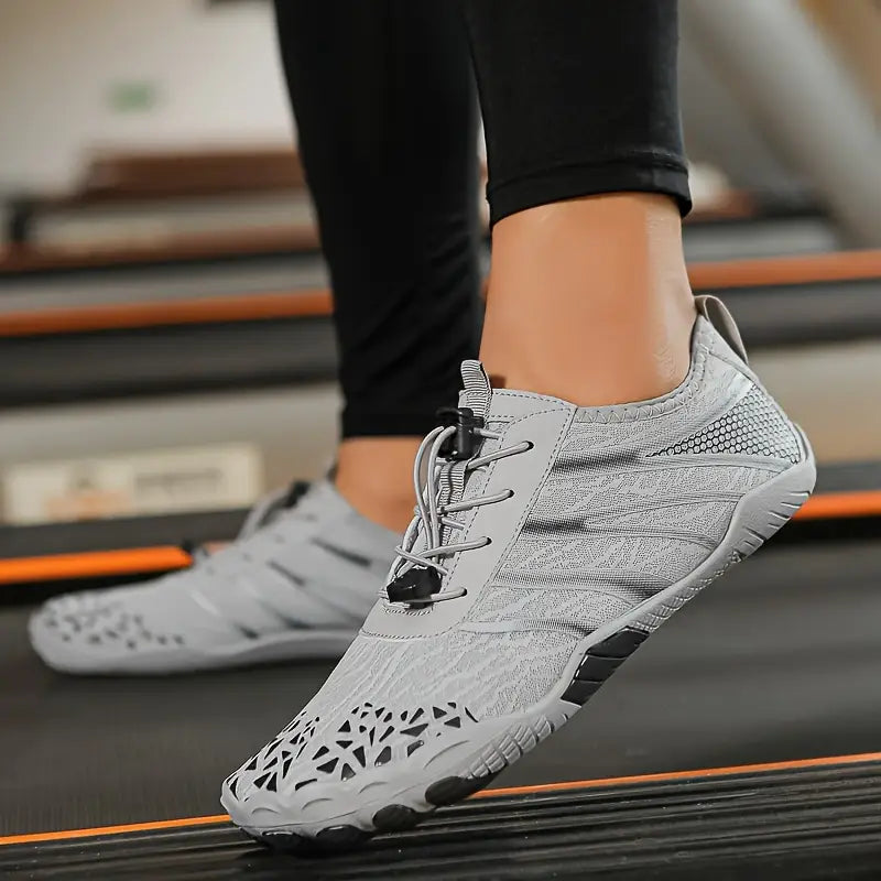 "Beige lichtgewicht waterschoenen heren met ademend mesh en antislipzool, ideaal voor wateractiviteiten."