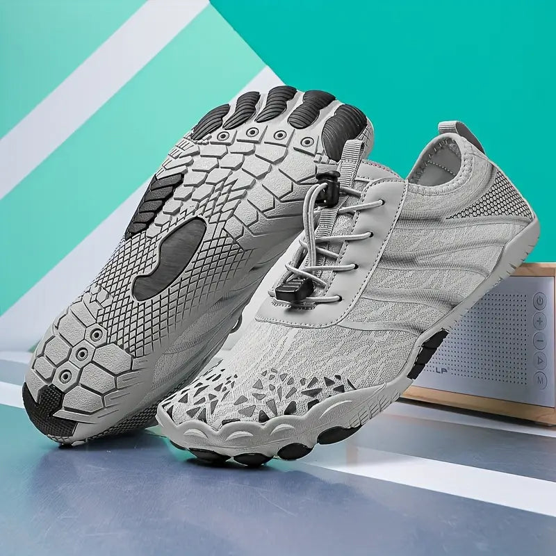 "Beige lichtgewicht waterschoenen heren met ademend mesh en antislipzool, ideaal voor wateractiviteiten."