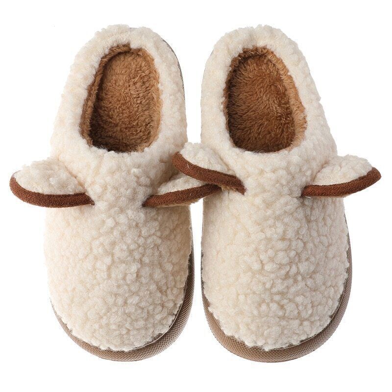 Comfortabele dames pantoffels met warme voering en trendy plateauzool.