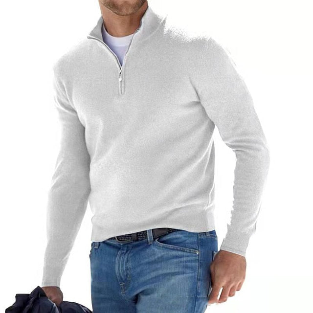 Klassieke heren trui: V-hals met ritsdetail, gemaakt van merinowol voor superieur draagcomfort.