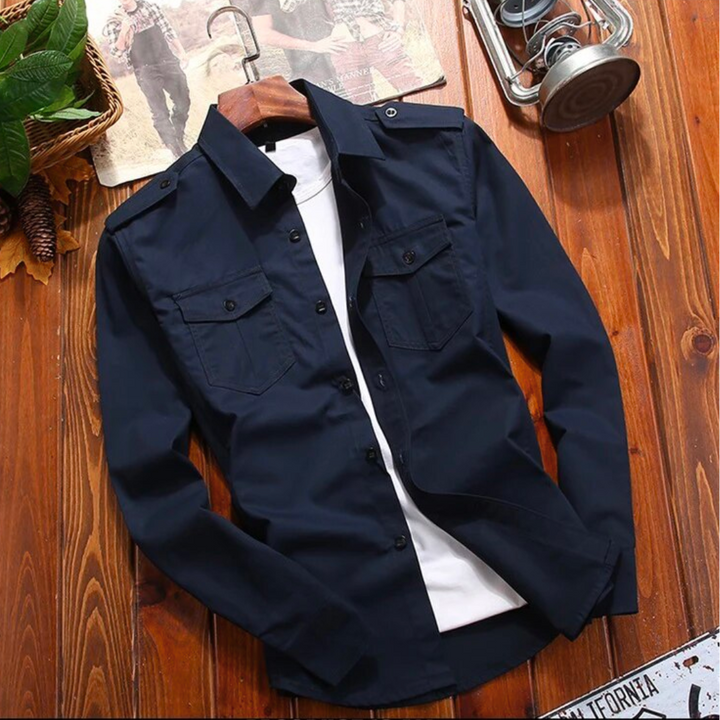 Heren overshirt met lange mouwen in militaire stijl. Perfect voor een stoere, stijlvolle outfit; comfortabel voor alle seizoenen.