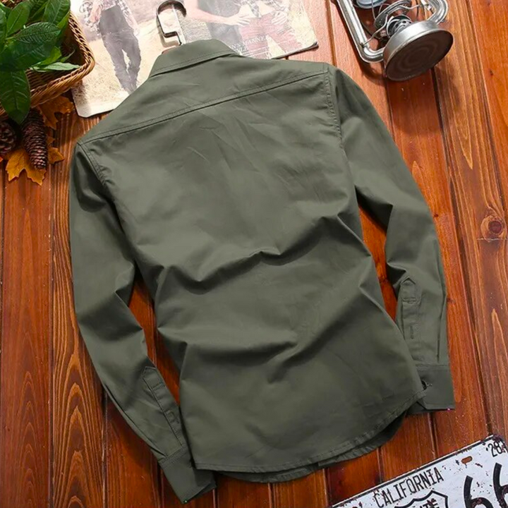 Casual heren overshirt als bovenkleding. Lange mouwen en militaire details zorgen voor een trendy en veelzijdige uitstraling.
