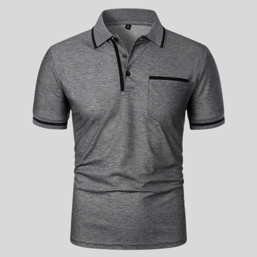 Chique herenpolo met borstzak en korte mouwen, perfect voor een casual doch verzorgde zomerlook.
