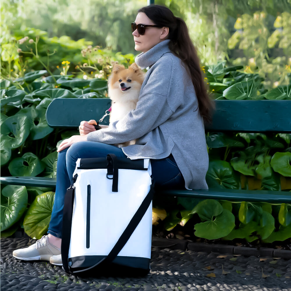 Stevige bevestigingshaken van de waterdichte MultiBag™ fietstas, compatibel met diverse bagagedragers.
