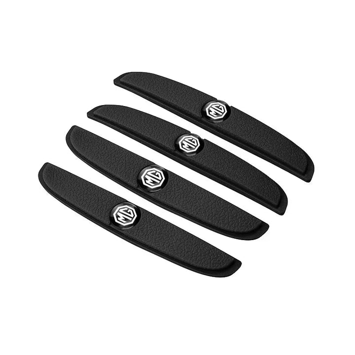 Complete autobescherming met universele stootstrips op deuren, bumper en zijpanelen.