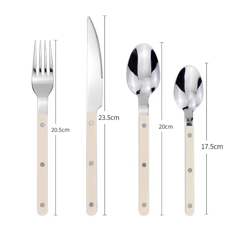 Modern design RVS bestekset, 24-delig met unieke gravure, voor 6 personen.