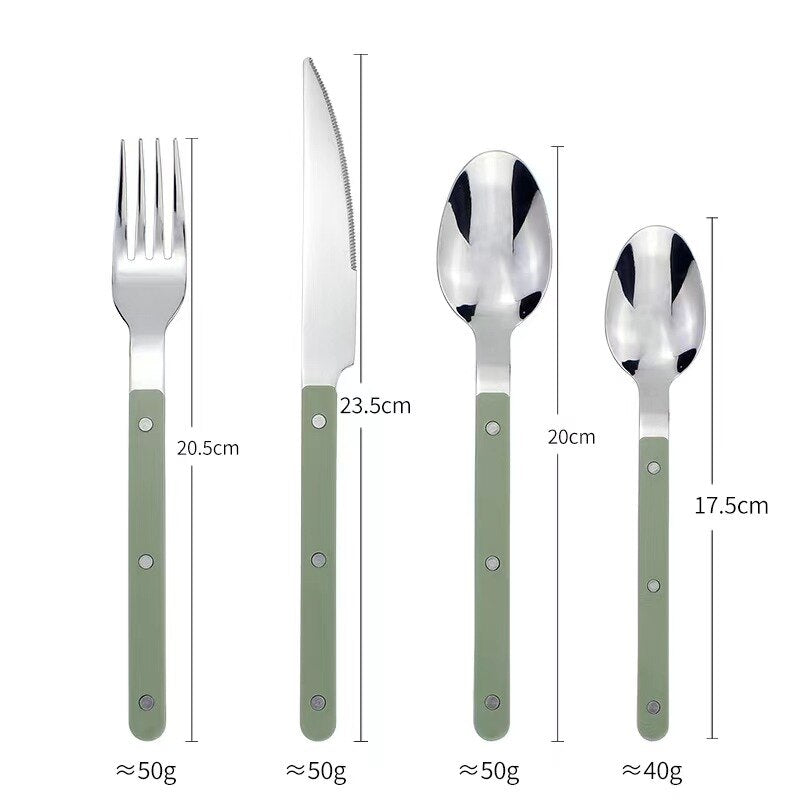 Stijlvolle tafeldecoratie: 24-delige RVS bestekset met verfijnde gravure, perfect voor diner.