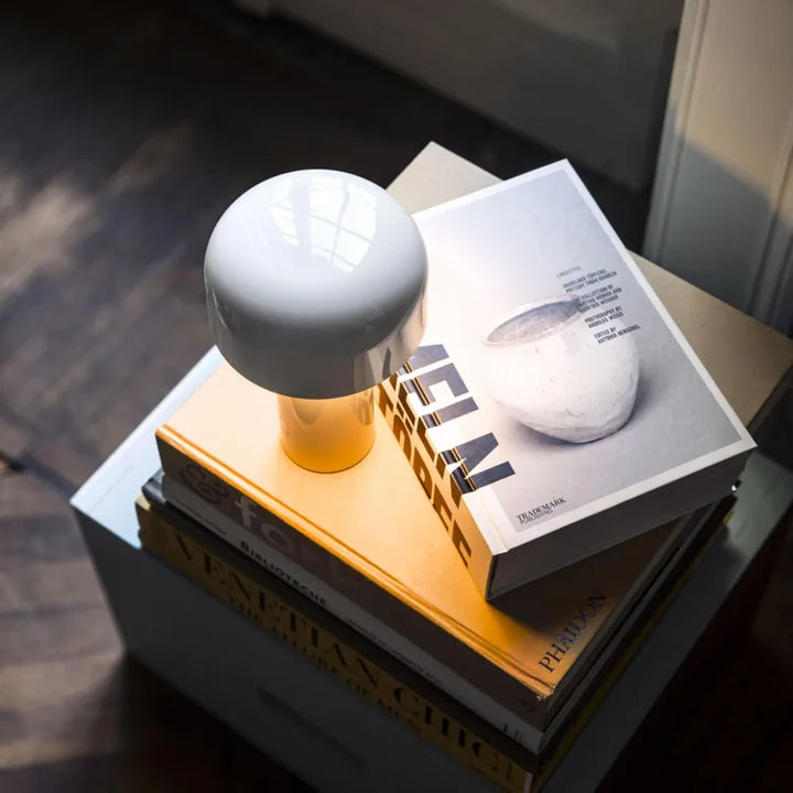Luminor sfeerverlichting: een dimbare LED tafellamp, draadloos en modern, met touch bediening.