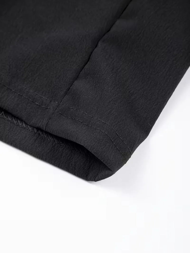 Lichtblauwe heren plissé shorts, met trekkoord, ideaal voor strand en vrije tijd.