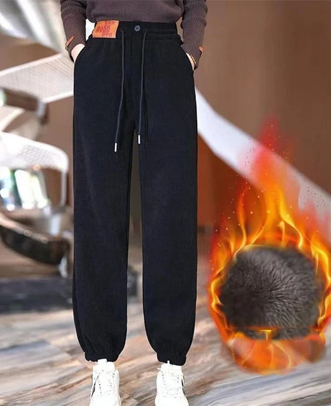 Comfortabele dames winterbroek met warme fleece voering, modieus en praktisch.