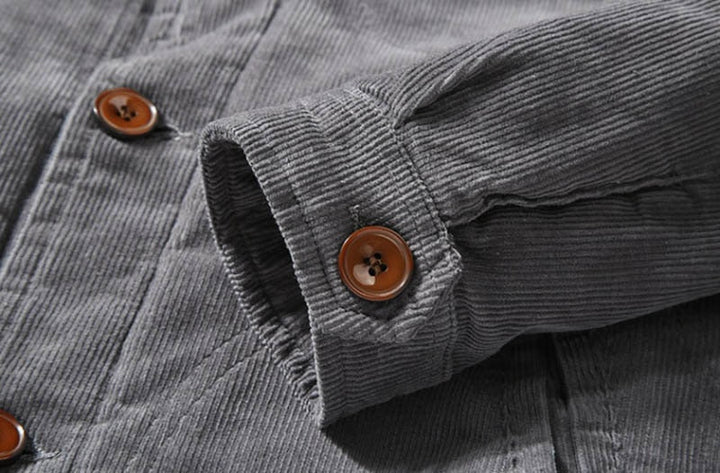 Stijlvol herenjack van hoogwaardig corduroy, ontworpen voor warmte en comfort tijdens herfst & winter.