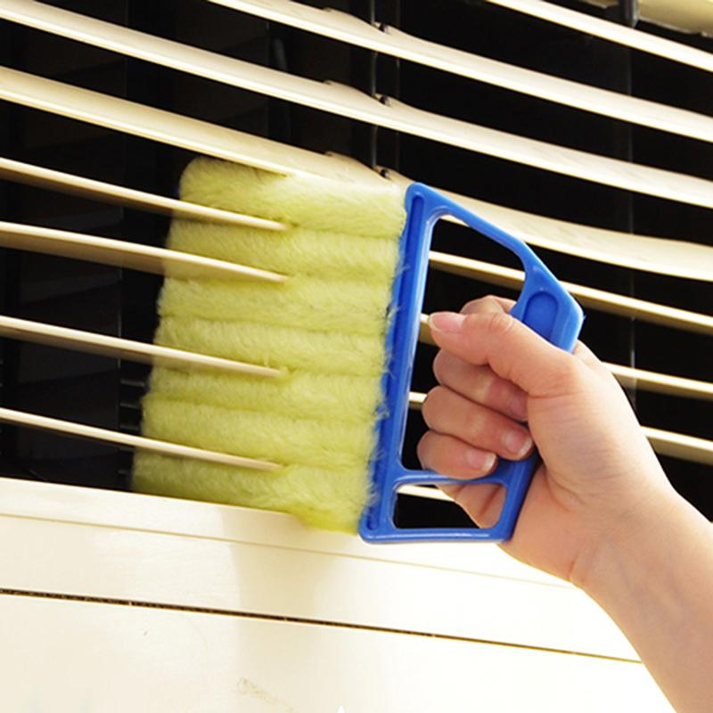 "Blauwe DustMaster stofverwijderaar met ergonomisch handvat en microvezelborstels voor jaloezieën en radiatoren."