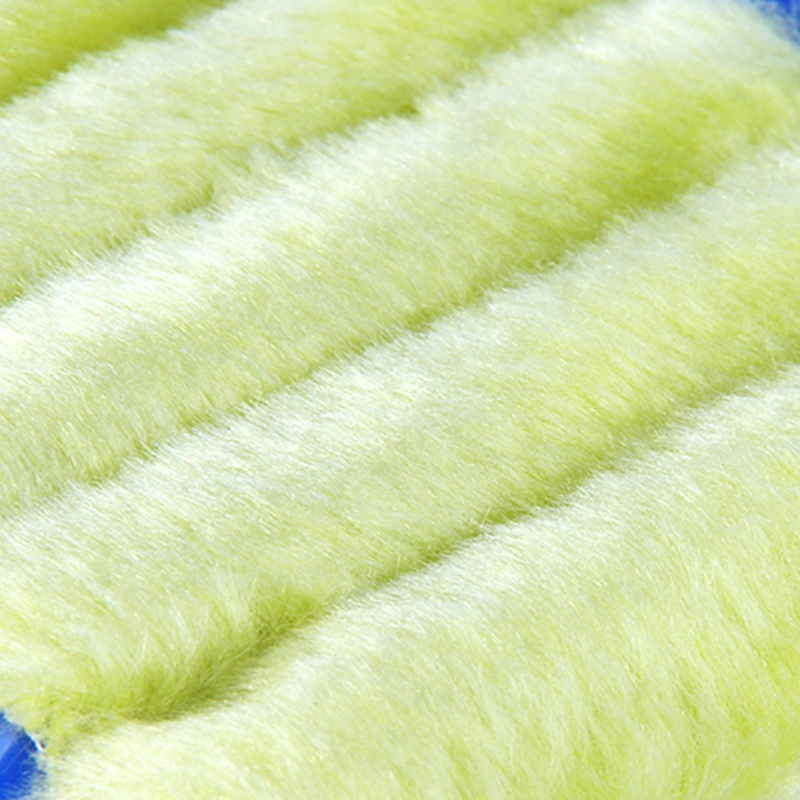 Close-up van de flexibele microvezel reinigerkop, perfect voor dieptereiniging van jaloezieën en radiatoren.