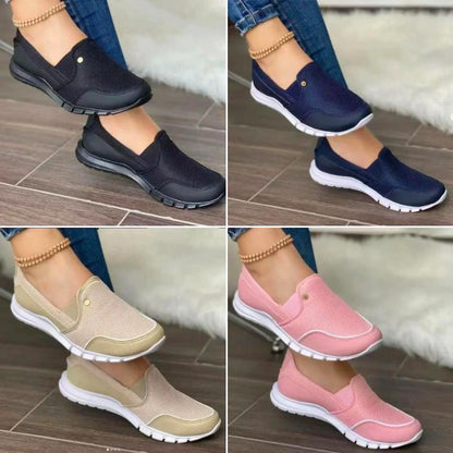 "Blauwe orthopedische dames slip-on sneakers met ademend mesh bovenwerk en flexibele zool voor optimaal comfort."
