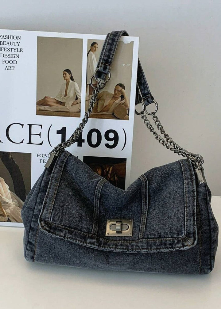Trendy marineblauwe denim kettingtas, dames schoudertas ideaal als modieus accessoire.
