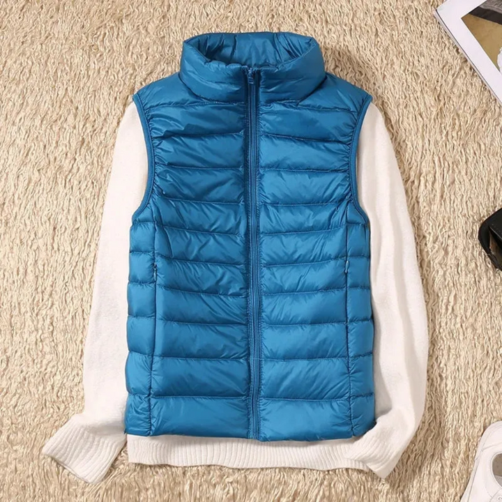 Heerlijk warme dames bodywarmer, winddicht en comfortabel, met praktische ritssluiting voor koud weer.