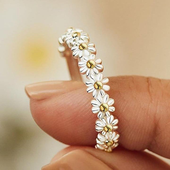Dames zilveren bloemenring met madeliefjes design, handgemaakt en verstelbaar. Perfect als cadeau.
