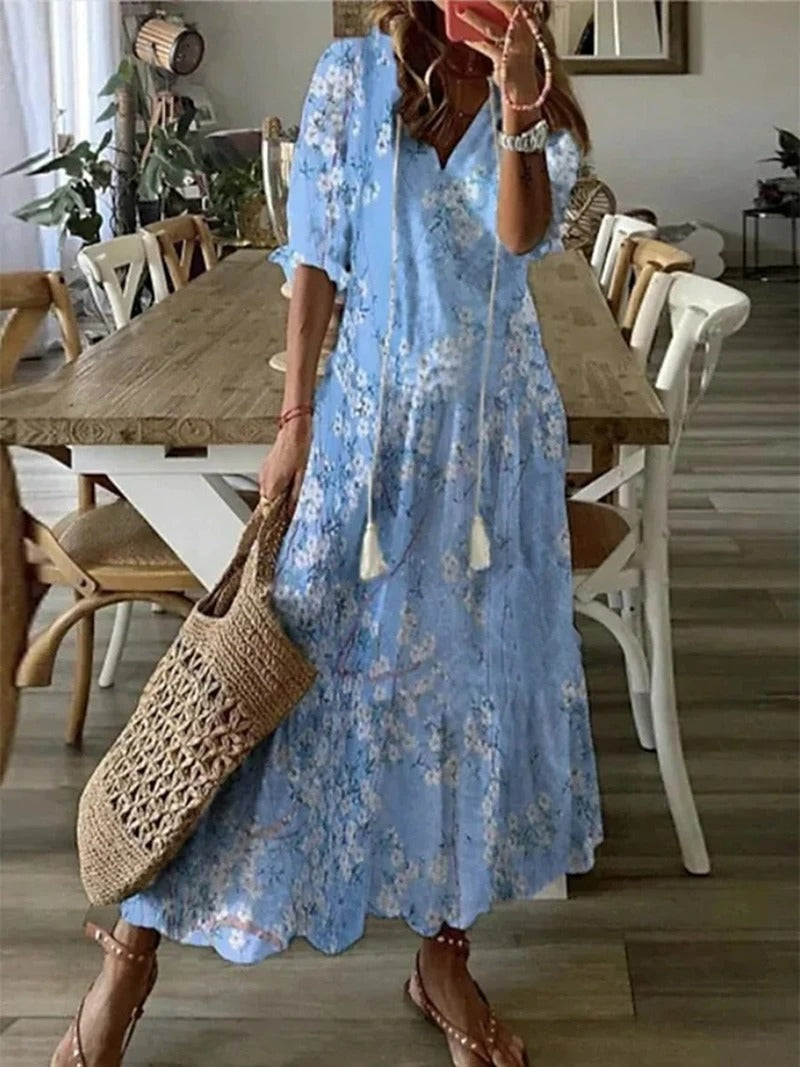 "Boheemse maxi jurk beige met V-hals en halflange mouwen, ideaal voor zomerse elegantie en casual stijl."