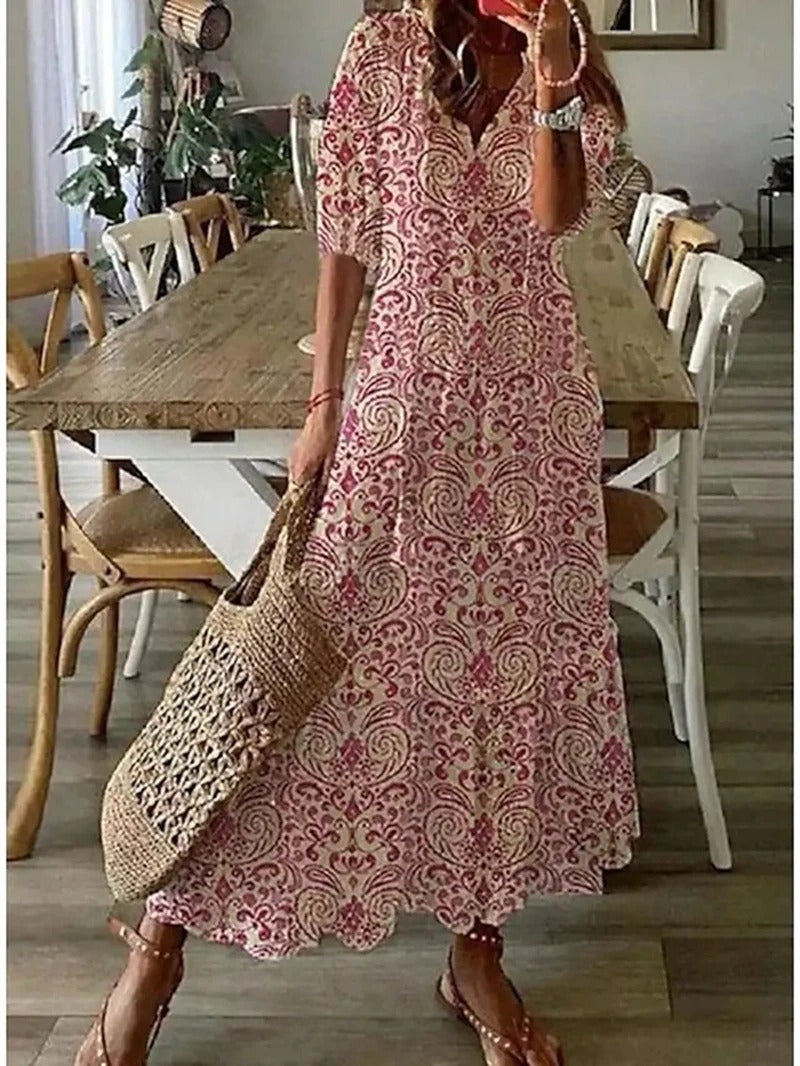 "Boheemse maxi jurk beige met V-hals en halflange mouwen, ideaal voor zomerse elegantie en casual stijl."