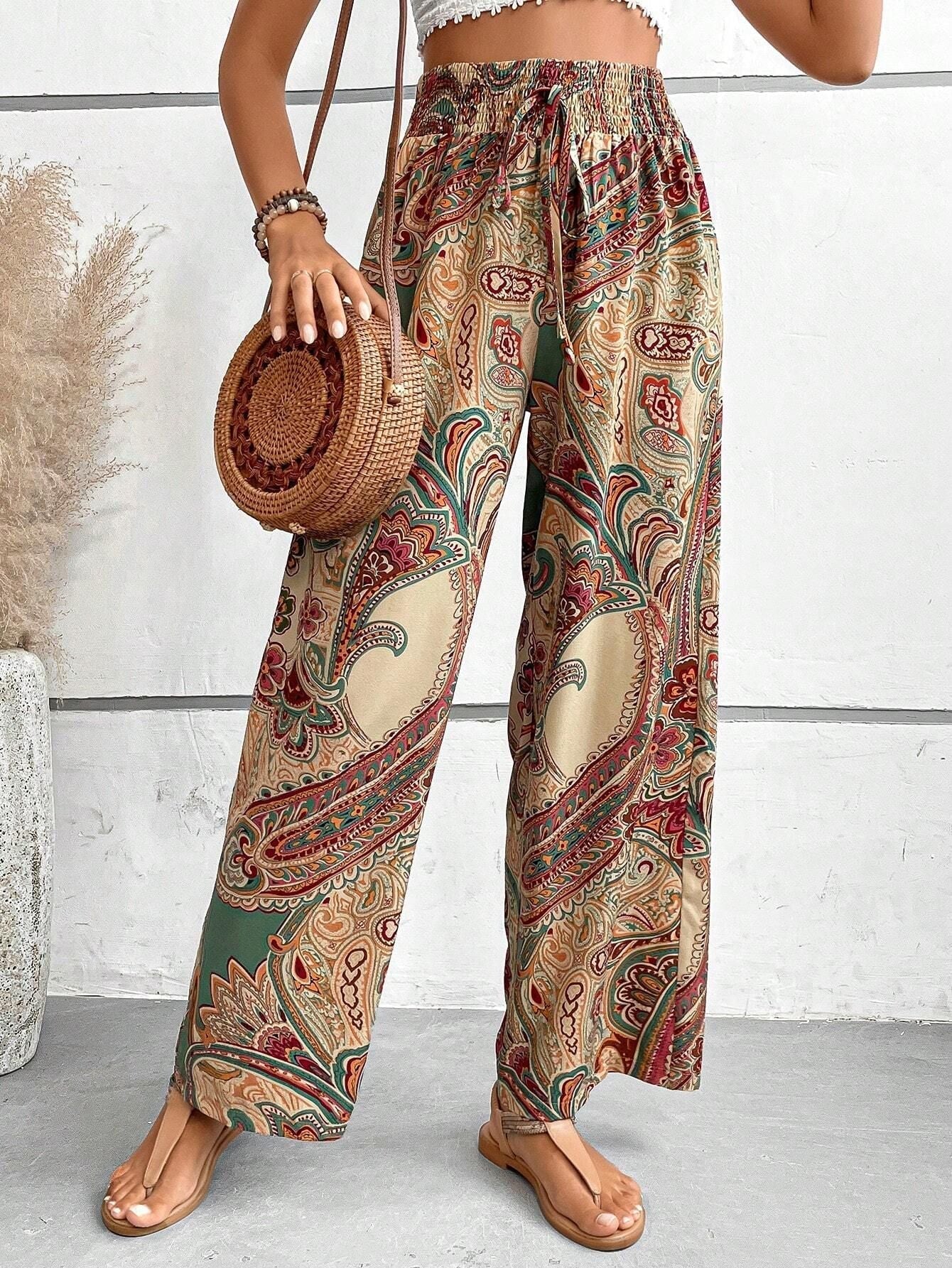 Bohemian wijde broek met paisley print, luchtige stof, comfortabele pasvorm, ideale damesbroek voor elke dag.