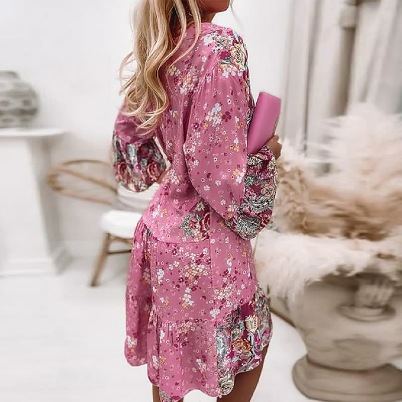 "Boho zomerjurk met V-hals, flairmouwen en levendige bohemian print; ideale luchtige jurk voor warme zomerdagen."