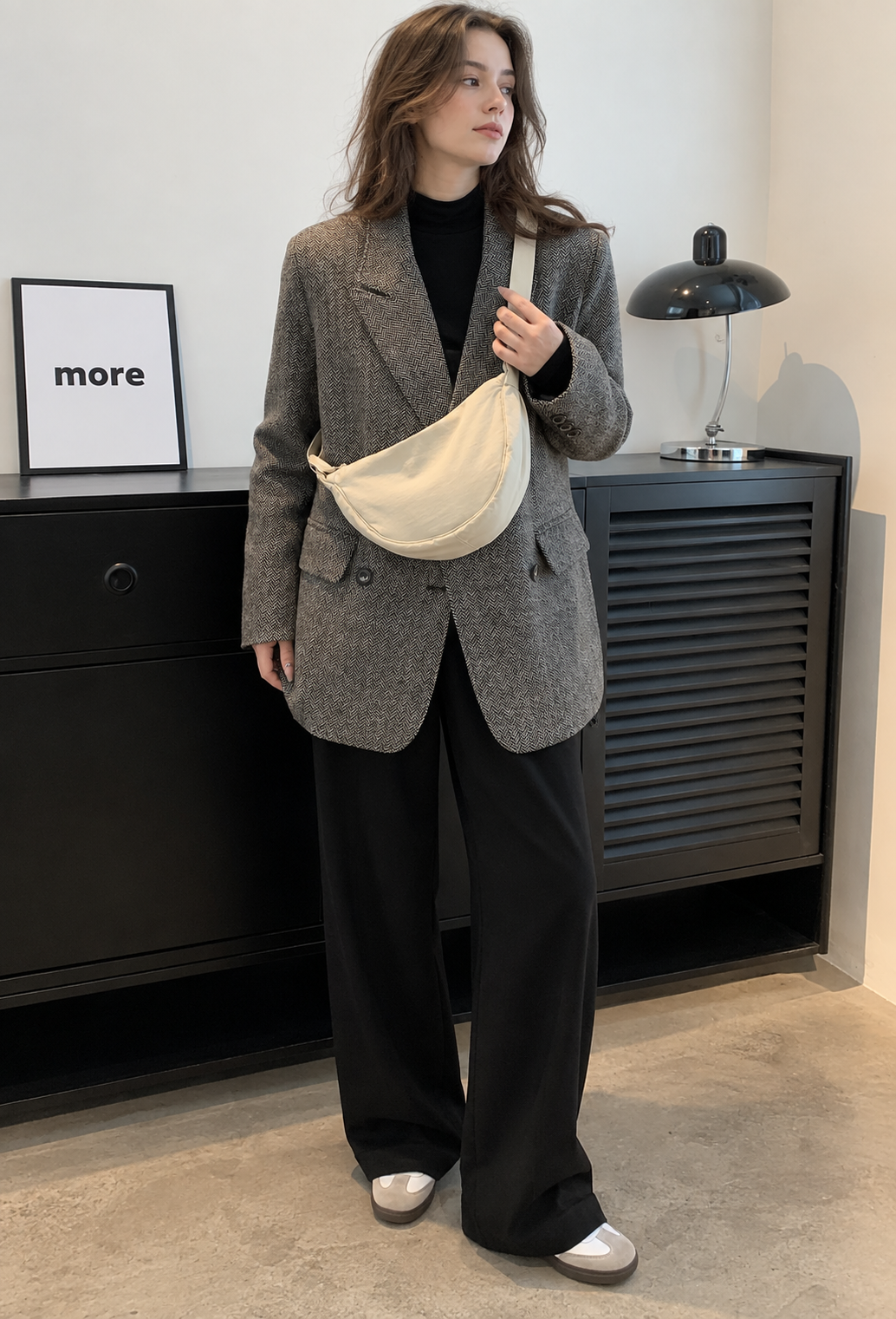 Modieuze dames halvemaan schoudertas van duurzaam nylon met verstelbare riem, ideaal voor dagelijks gebruik.