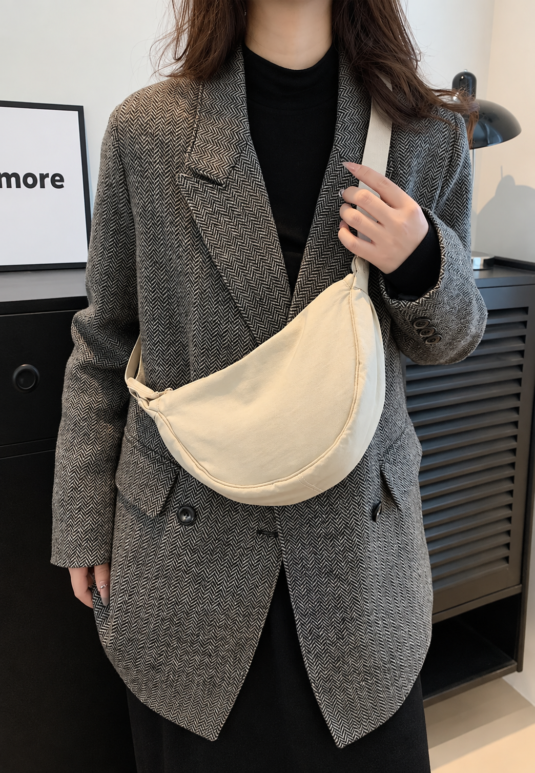 Casual nylon crossbody tas voor dames, halvemaan model met verstelbare riem, perfect als handtas accessoire.