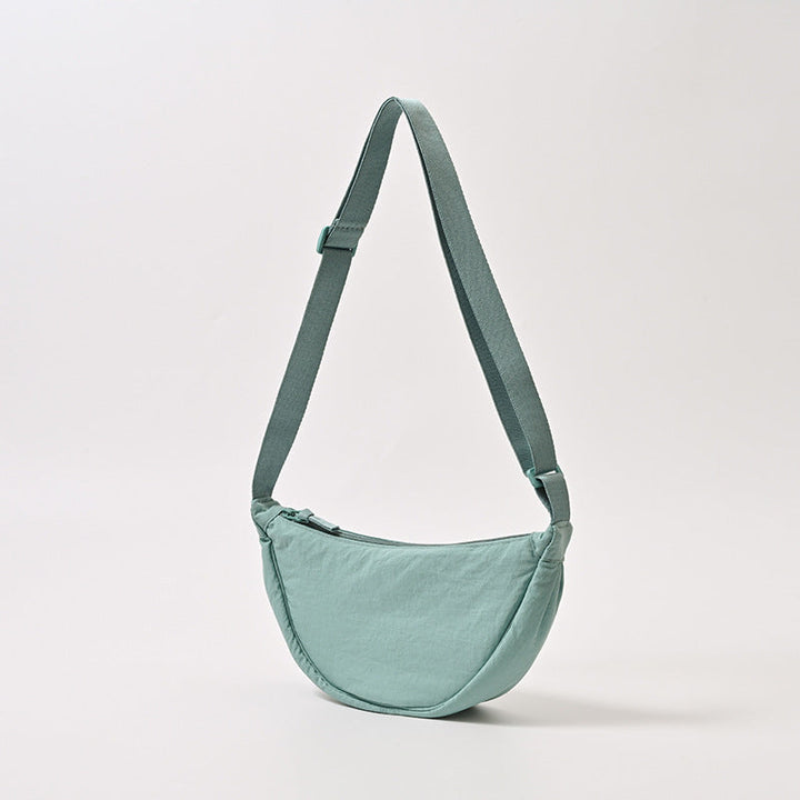 Stijlvolle gebogen schoudertas voor dames, met verstelbare riem. Perfect voor casual en elegante outfits.
