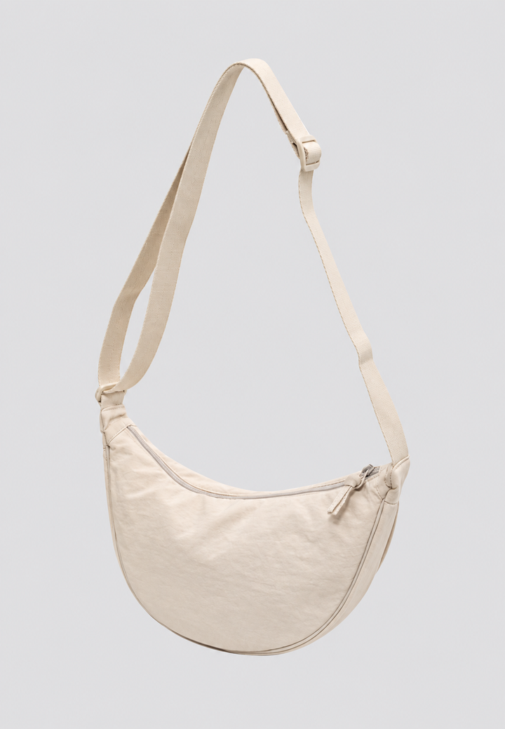 Moderne nylon halvemaan schoudertas, dames accessoire met een verstelbare riem.