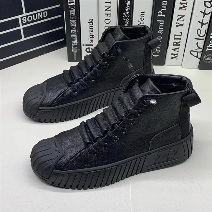 Duurzame heren boots in Britse stijl voor comfort en veelzijdigheid. Ideaal voor herfst, winter en lente.