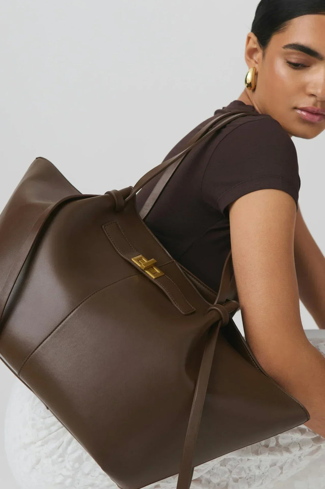 Hoogwaardige bruine PU leren shopper handtas, een veelzijdige en elegante dames tas.