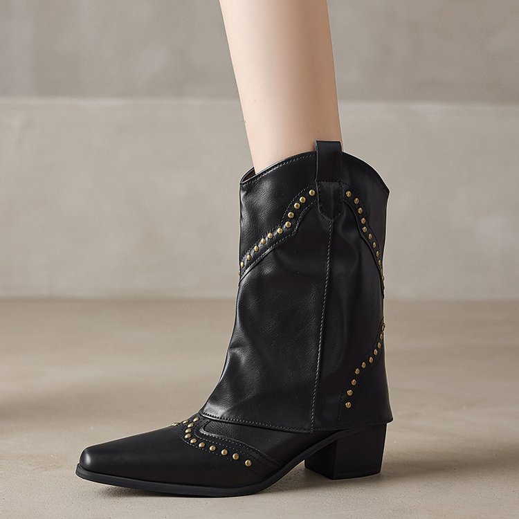 Dames cowboylaarzen halflang, voorzien van glimmende studs, een robuuste blokhak en comfortabele pasvorm.