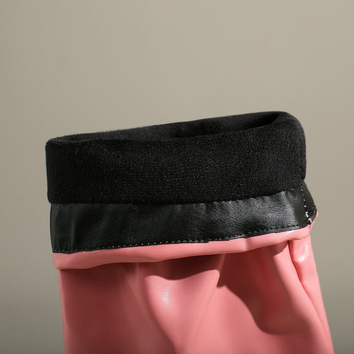 Zwarte dameslaarzen met plateauzool, robuuste blokhak en halfhoge schacht; een must-have voor damesmode.