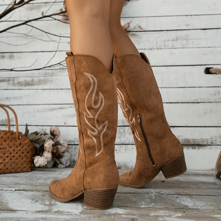 Comfortabele Ruby dames western enkellaarzen met handige zijrits; perfect voor zomerse boho-chic outfits.