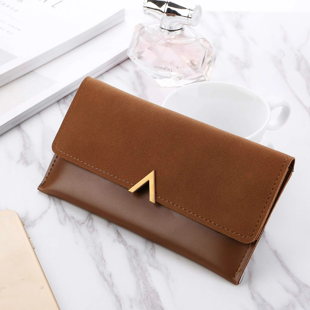 Praktische lange dames portemonnee in elegant design; perfecte organizer voor al je pasjes en geld.