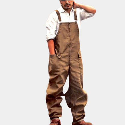 "Bruine cargo overall voor mannen met zijzakken, comfortabele pasvorm en ademend materiaal, perfect voor zomer en werk."