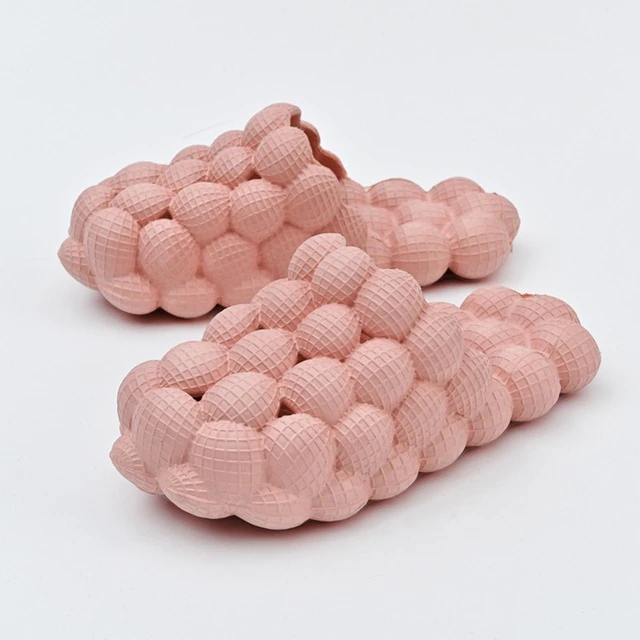 Ontspannende bubbel slippers voor ultiem voetcomfort; bevorderen welzijn en rust.