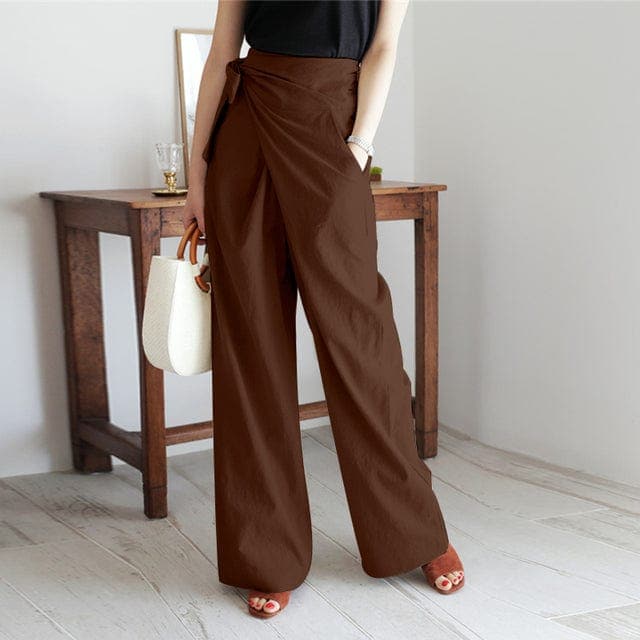 Casual hooggetailleerde zomerbroek met wijde pijpen en wikkeldetail, ideaal voor een stijlvolle damesoutfit.