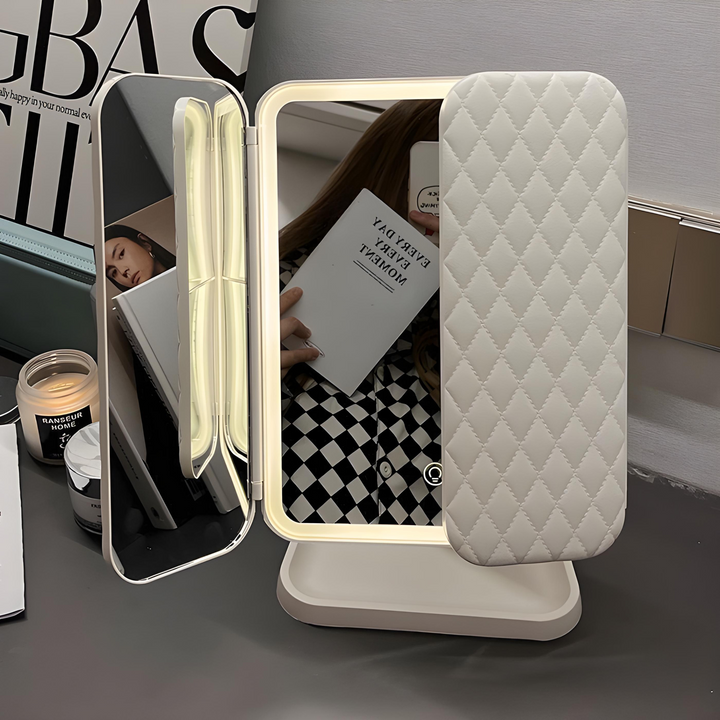 Dames LED make-up spiegel 'Clara' met 3 lichtstanden en vergrotingsfunctie voor perfecte cosmetica applicatie.