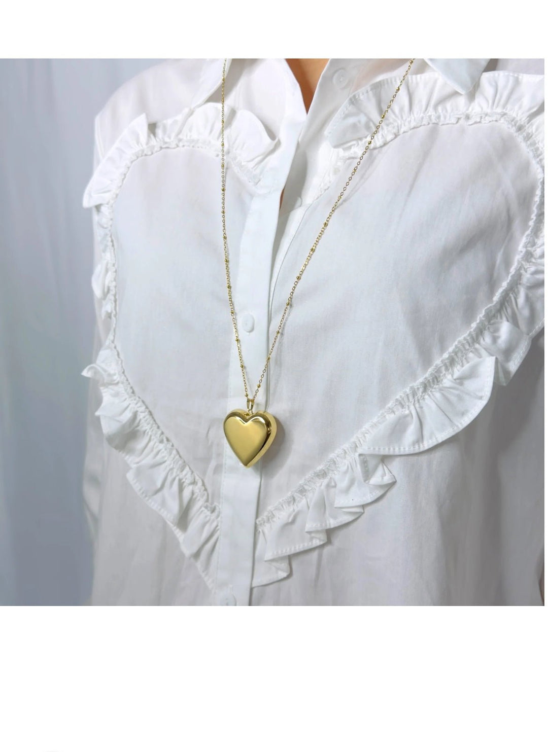Elegante dames hartjesketting van roestvrij staal, een tijdloos symbool van liefde. Perfect modeaccessoire.