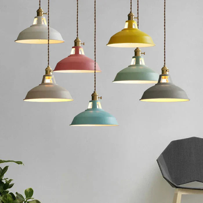 Stijlvolle retro hanglamp, industrieel design. Geschikt als sfeerlamp of primaire eetkamer verlichting.