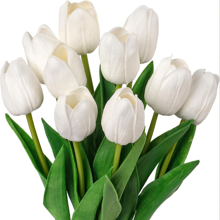 Set van 10 realistische kunsttulpen op tafel, prachtige interieurdecoratie voor wonen en feest. Levensechte.