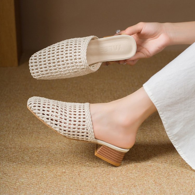 Elegante geweven damessandaal Breeze, plat model voor ultiem zomercomfort en een stijlvolle uitstraling.