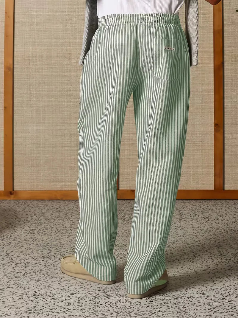 Outdoor-ready gestreepte joggers, heren wijde pijp broek voor actieve lente/zomer dagen.