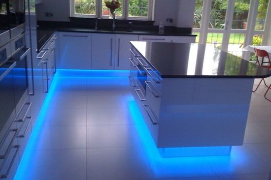 Nauwkeurige bewegingssensor op slimme LED strip. Automatische aan/uit functie voor gemak en energiebesparing.
