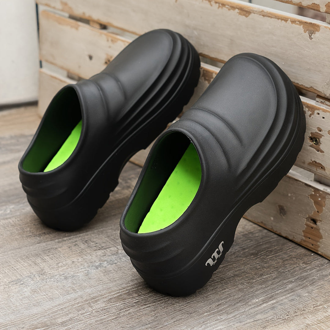 Unisex orthopedische AquaStep clogs, waterdicht voor comfort en voetondersteuning.