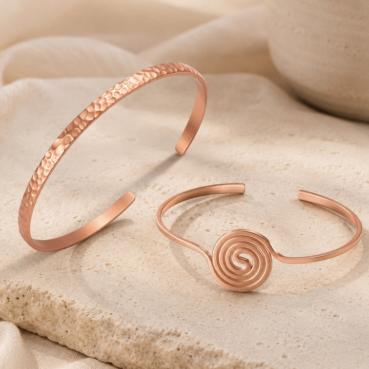 Unisex koperen enkelband met open manchet, verstelbaar, in vintage stijl, roodkoperen sieraad.