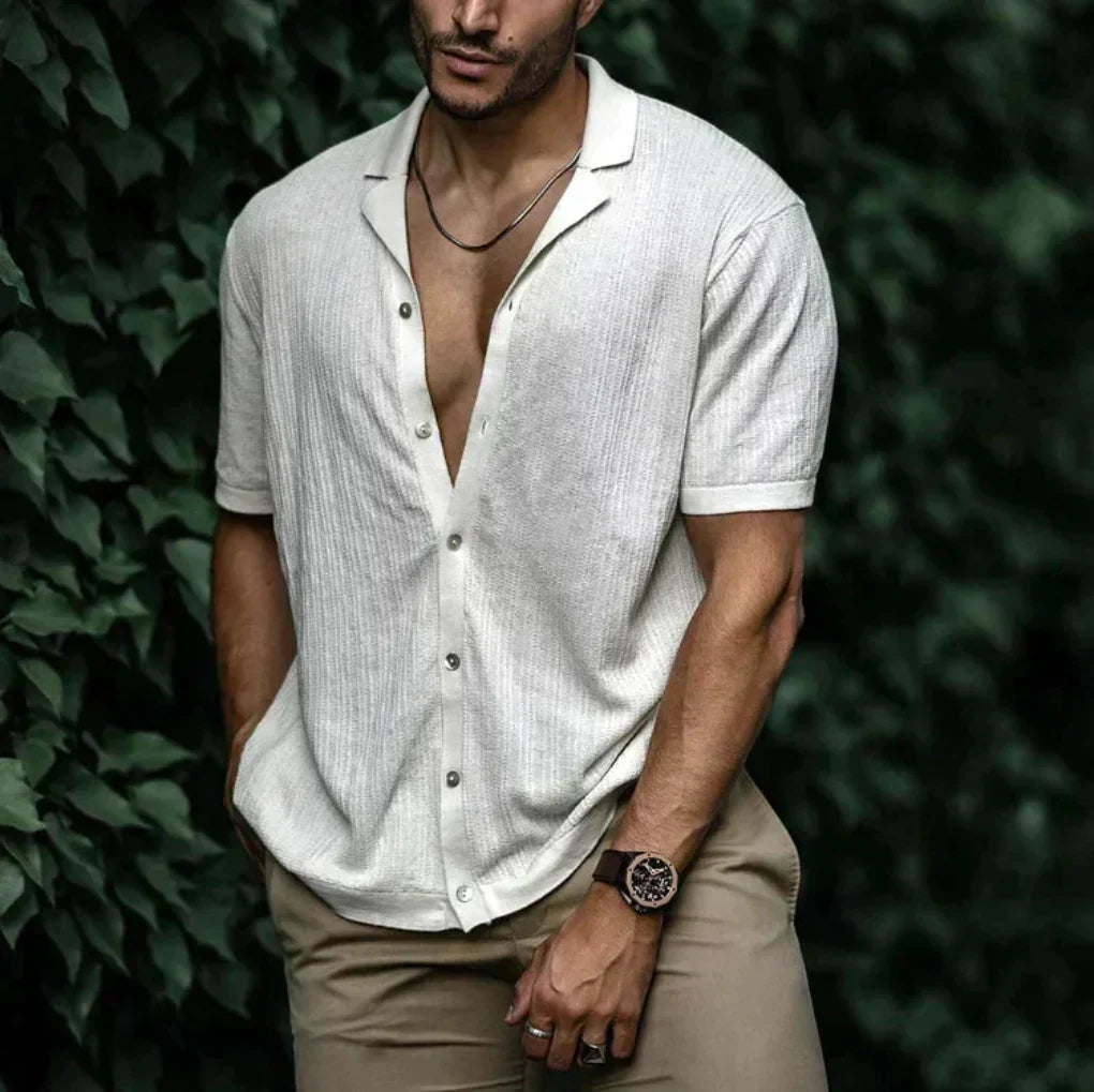 Stijlvol casual heren overhemd met knoopsluiting. Perfecte strandoutfit of vakantiekleding voor de zomer.