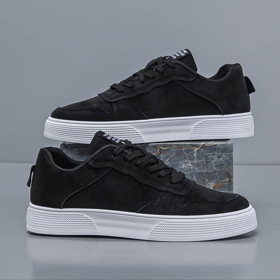 Nieuwste collectie heren sneakers: casual, trendy en comfortabel met een dikke zool. Perfect voor mode.