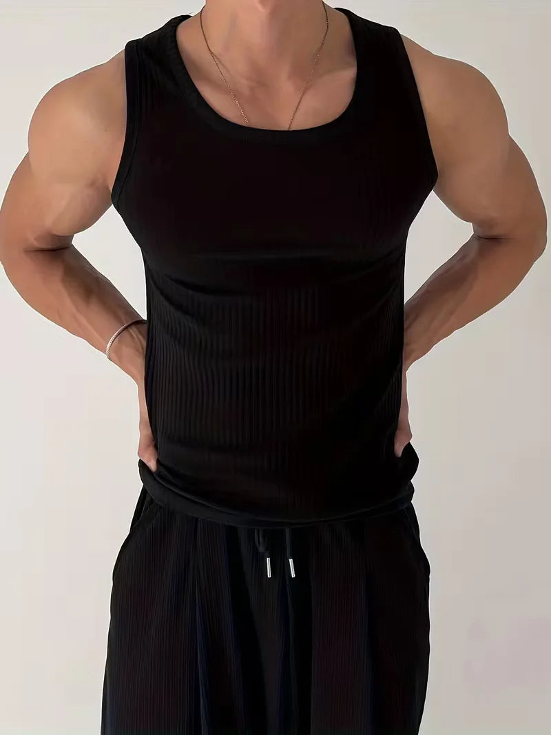 Witte slimfit heren tanktop, perfect voor fitness & sport workouts. Comfortabele mouwloze sportkleding.